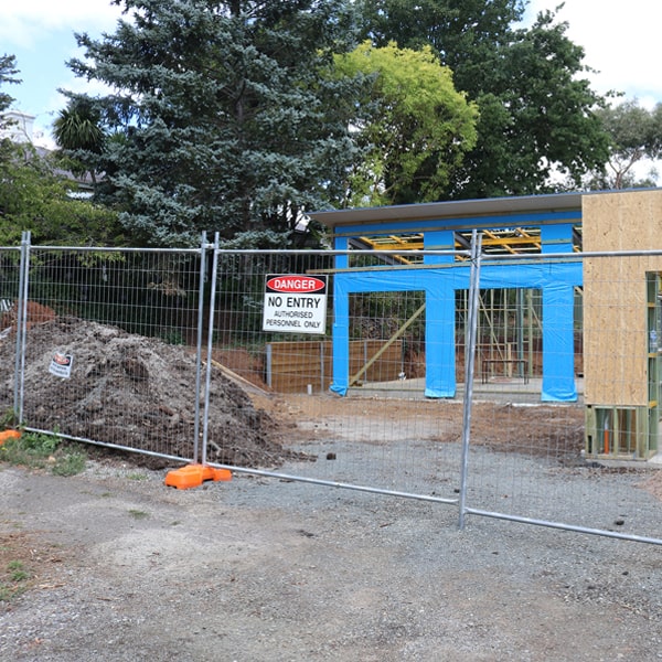 do you deliver and set up temporary fencing and what's the cost for these services in Carlsbad